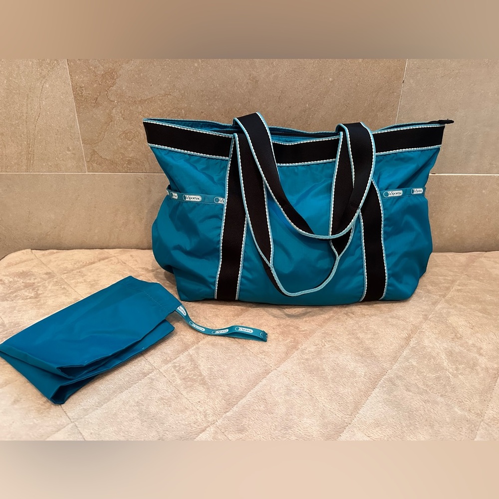 EUC LeSportsac gym tote